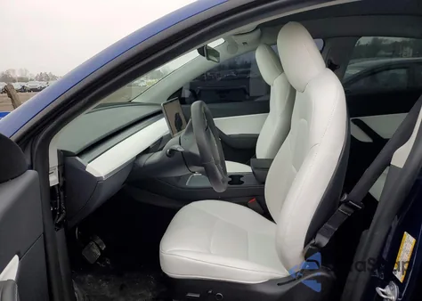 2022 Tesla Model Y z USA, uszkodzony, nr VIN 7SAYGDEE3NF506606